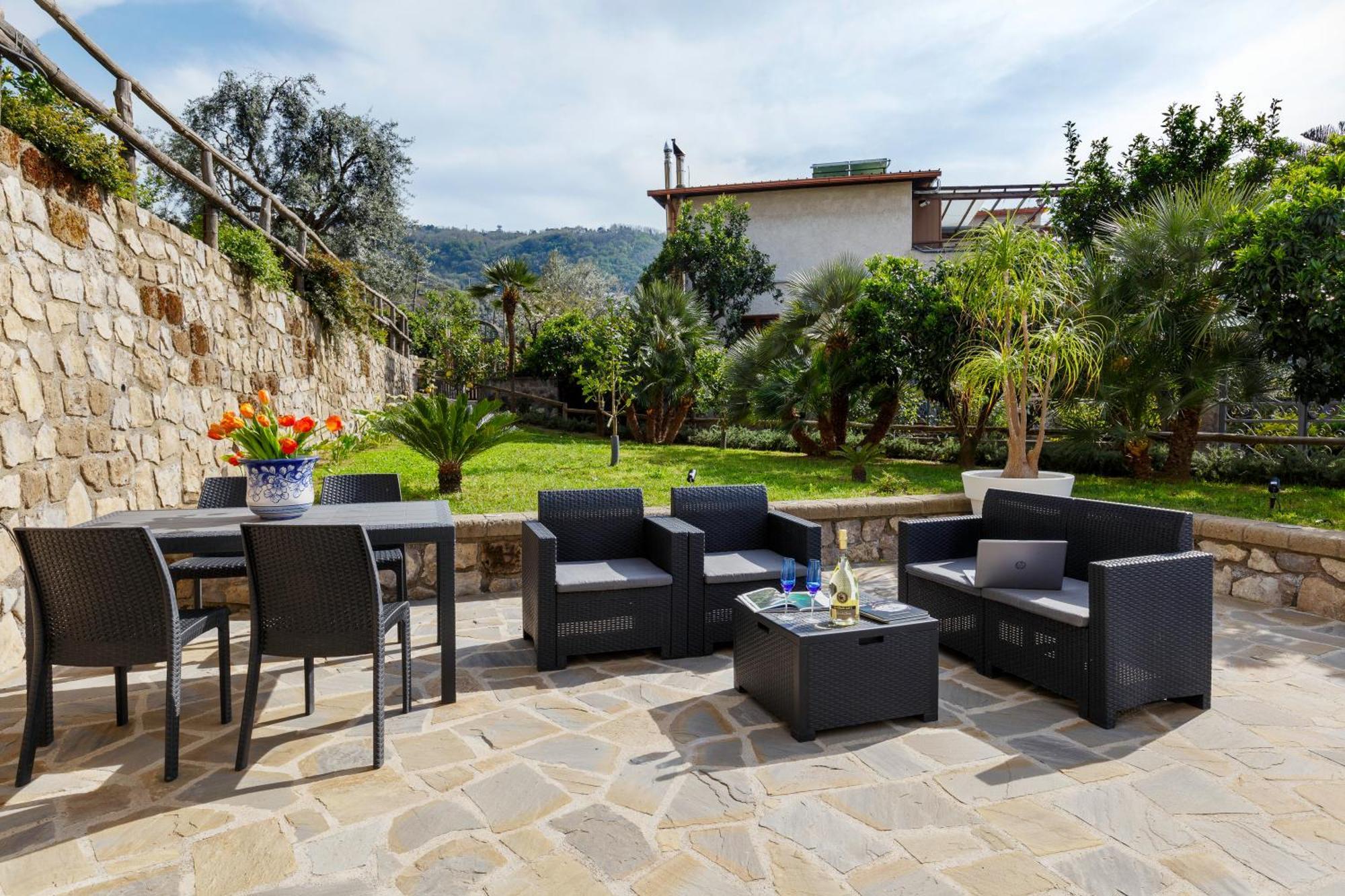 Eterea Charming Suites Sorrento Exterior photo